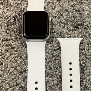 Apple Watch Series 4 40 MM Aluminum and White